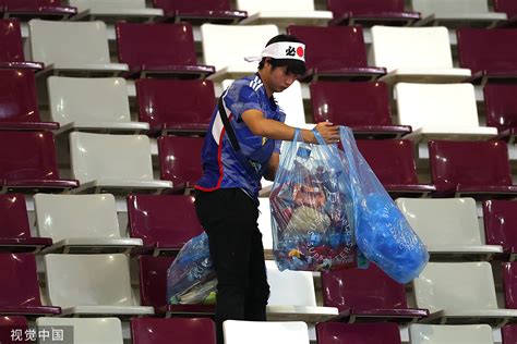 日本网友看日本球迷捡垃圾
