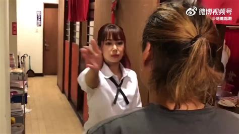 日本餐馆双手扇耳光服务