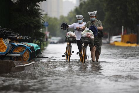 暴雨预警发布郑州市