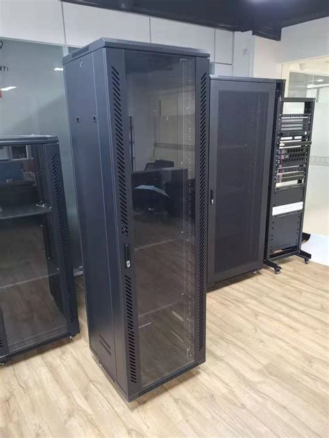 服务器机柜最小的多大
