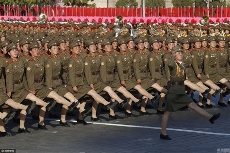 朝鲜女兵近照 图文