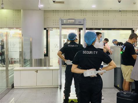 机场安检员偷盗乘客现金