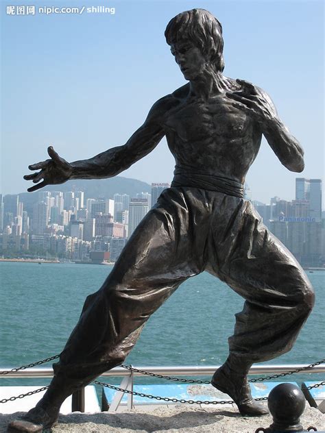 李小龙的雕塑在香港
