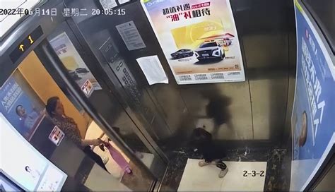 杭州电梯坠亡女童外部监控