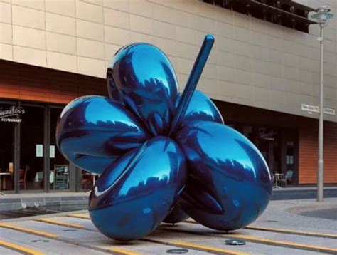 杰夫昆斯的不锈钢雕塑作品