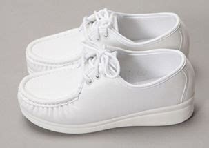 梦见白色的鞋子周公解梦