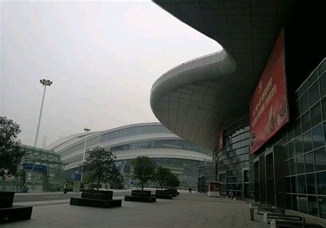 武汉国际博览中心怎么坐车