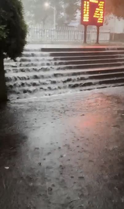武汉暴雨 瀑布