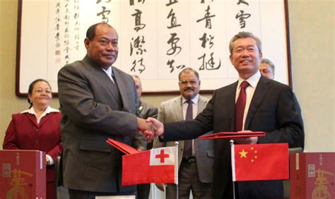 汤加中国大使面带笑容