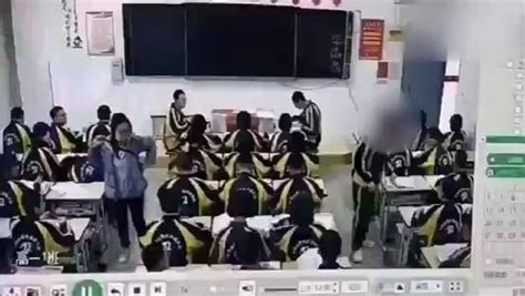 河南教师教室内踢翻学生