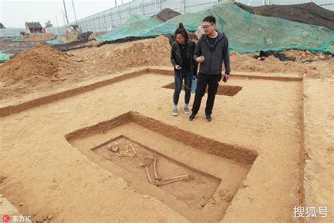 河南郑州工地发现191座古墓