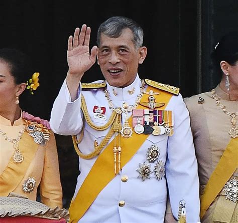 泰国国王迎回贵妃