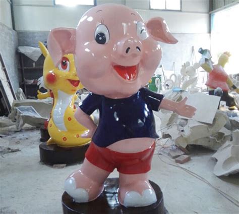 深圳玻璃钢山猪雕塑