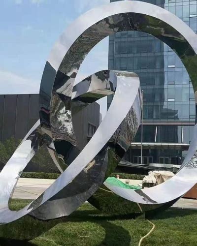 深圳玻璃钢雕塑摆件哪里有