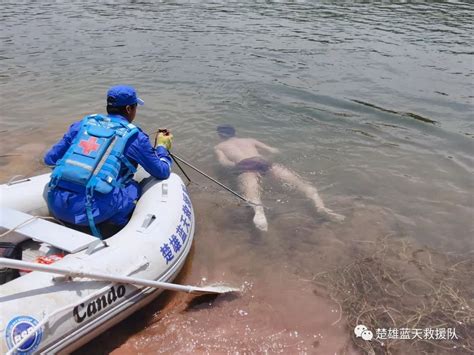 湛江小孩海滩玩水不幸溺亡