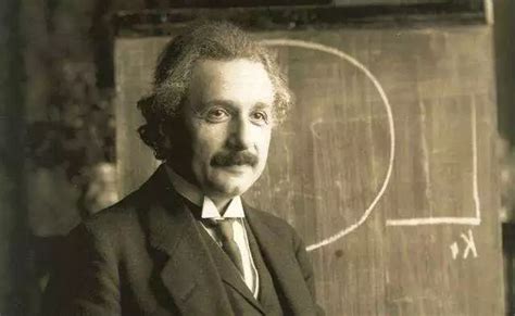 爱因斯坦多少年龄获得诺奖