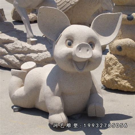 猪动物雕塑