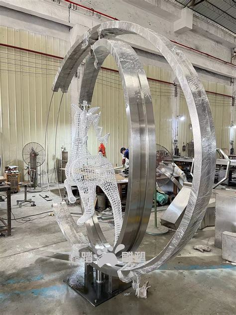玻璃钢不锈钢圆环雕塑制作