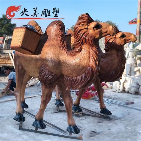玻璃钢骆驼雕塑售价