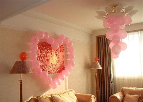 用气球灯装饰房间英文