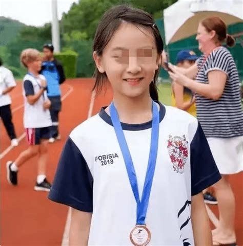 田亮14岁女儿首场网球