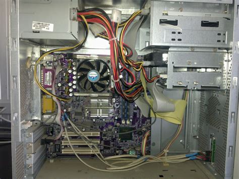 电脑主机箱拆开图解