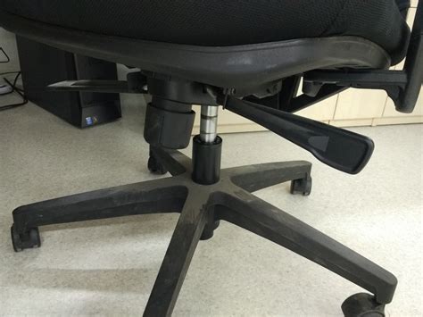 电脑椅怎么调节靠背高度视频