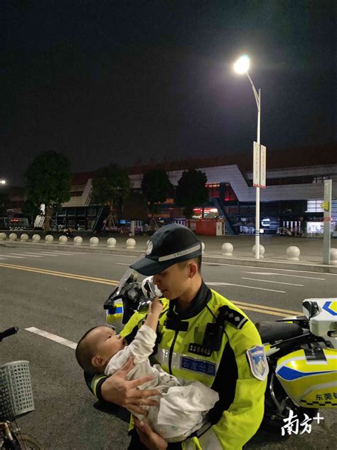 男婴被弃火车站巡警当起临时奶爸