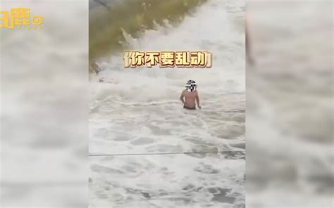男子野泳遇河水上涨被困