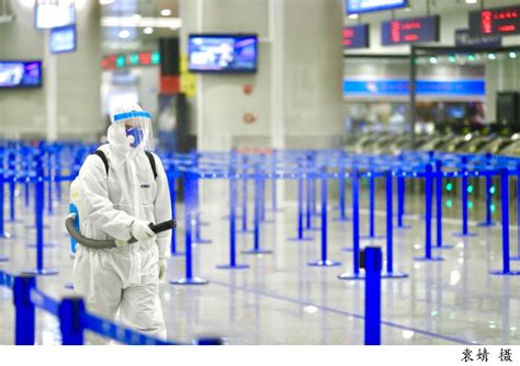 疫情境外回国机场图片