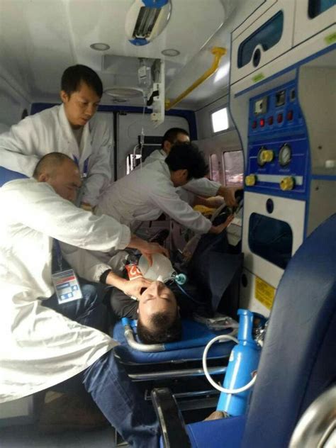 病人在救护车上心脏骤停