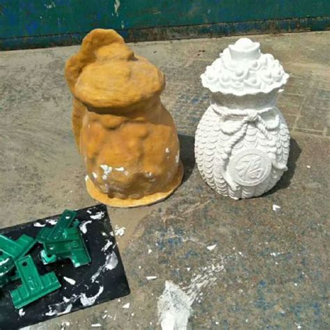 石膏雕塑加白乳胶