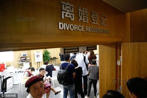 离婚与结婚民政局排队