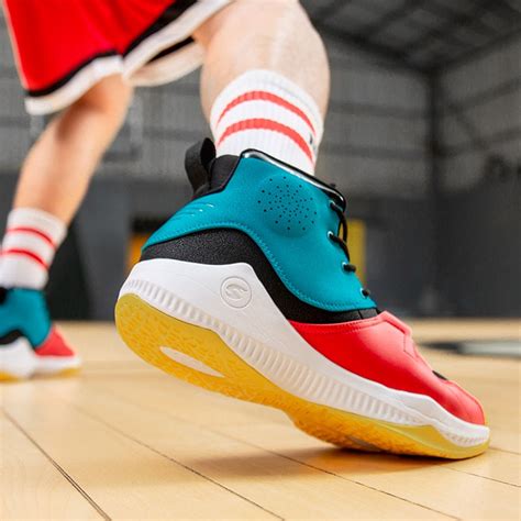 篮球实战鞋和训练鞋有什么区别