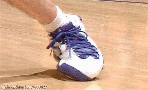 篮球运动员一般穿什么鞋