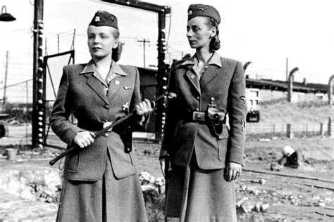 纳粹军营中的女兵