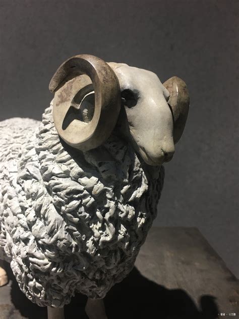 羊金属雕塑