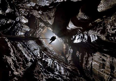 美国岩洞探险死亡