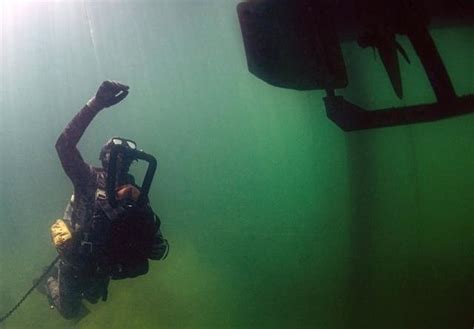 美国潜水员炸北溪