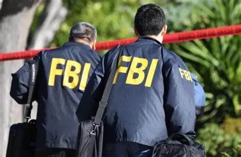 美国男子持枪硬闯fbi大楼被击毙