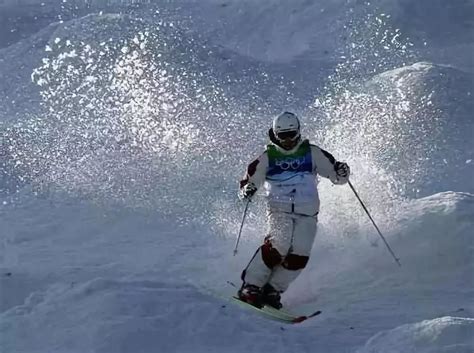 自由式滑雪被称为比赛项目