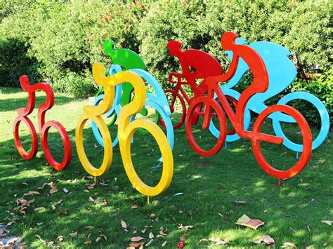 自行车运动人物雕塑