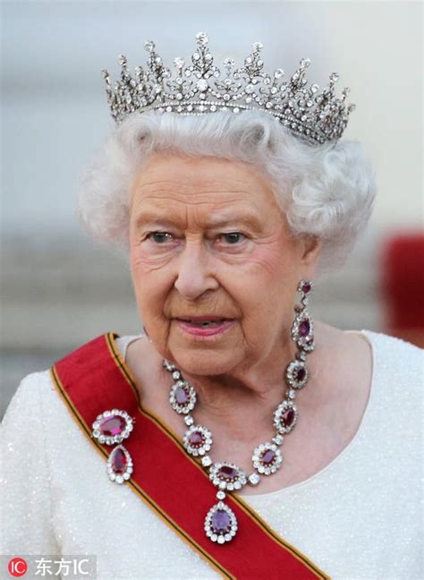英女王每月工资多少
