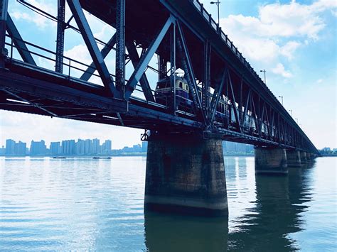 著名的钱塘江大桥是谁设计的