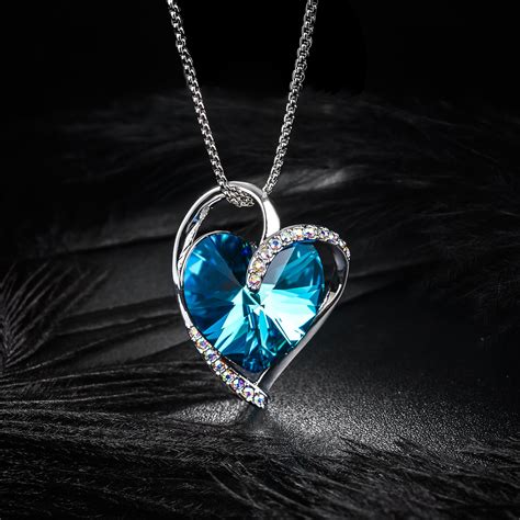 蓝色水晶珠宝