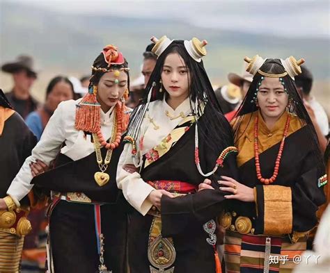 藏民的传统服饰是什么