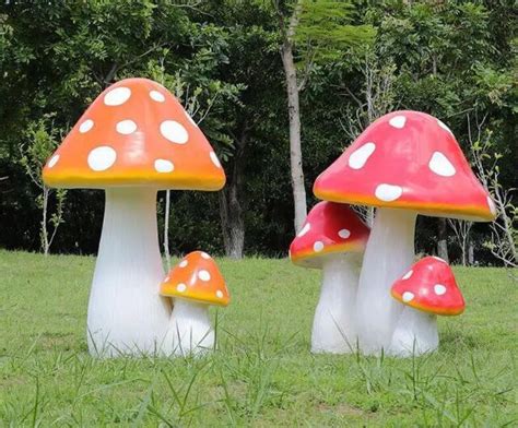 蘑菇创意雕塑图片