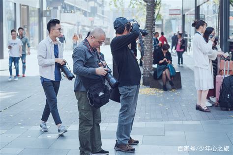 街拍摄影师拍到领导都什么身份