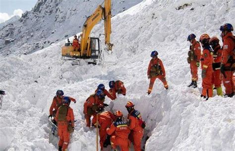 西藏雪崩震撼全过程