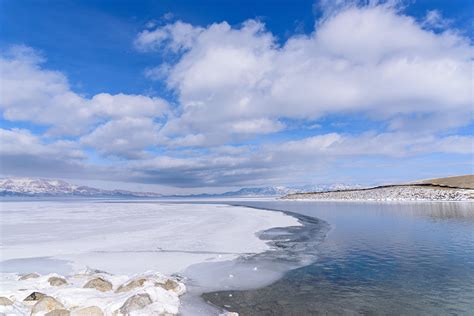 赛里木湖的冰岸